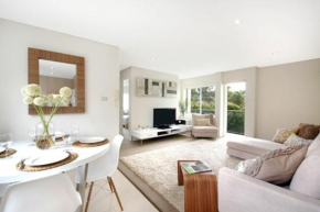VELLY-Modern Light 2BR Moments from Clovelly Beach, Sydney